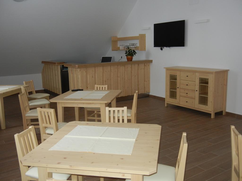 Guesthouse Macesen Spodnja Sorica Ngoại thất bức ảnh