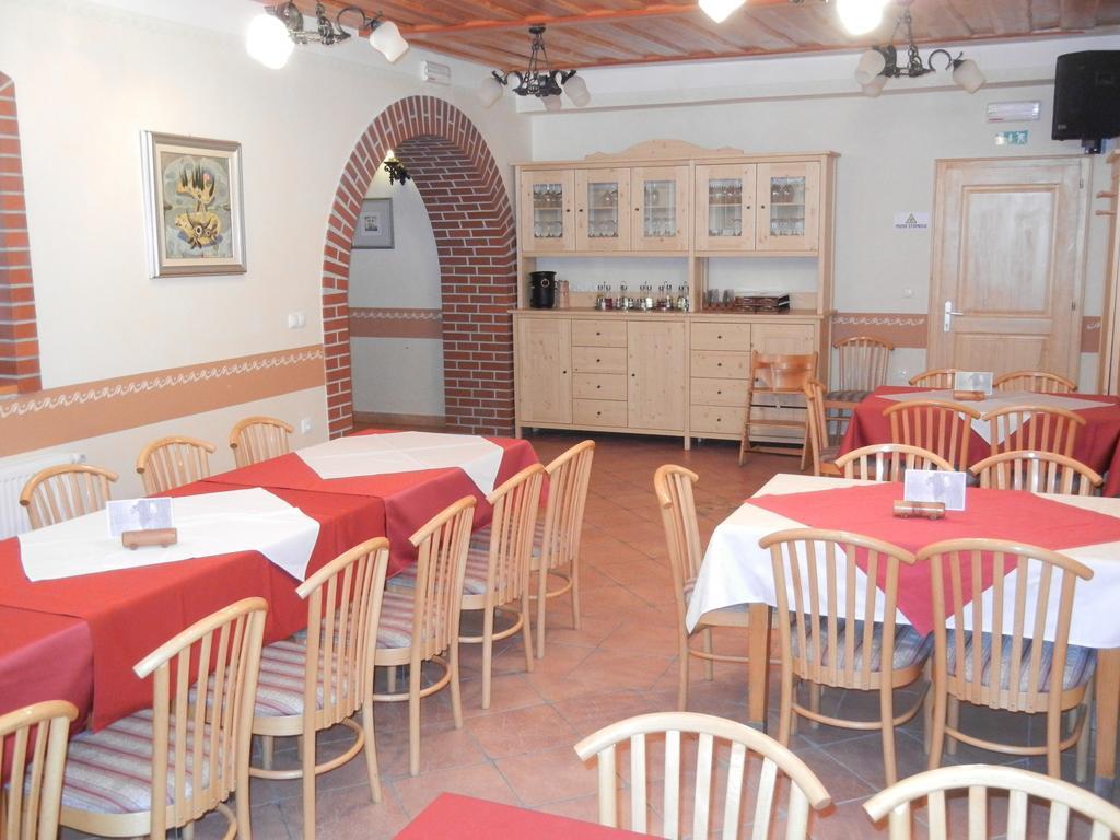 Guesthouse Macesen Spodnja Sorica Ngoại thất bức ảnh