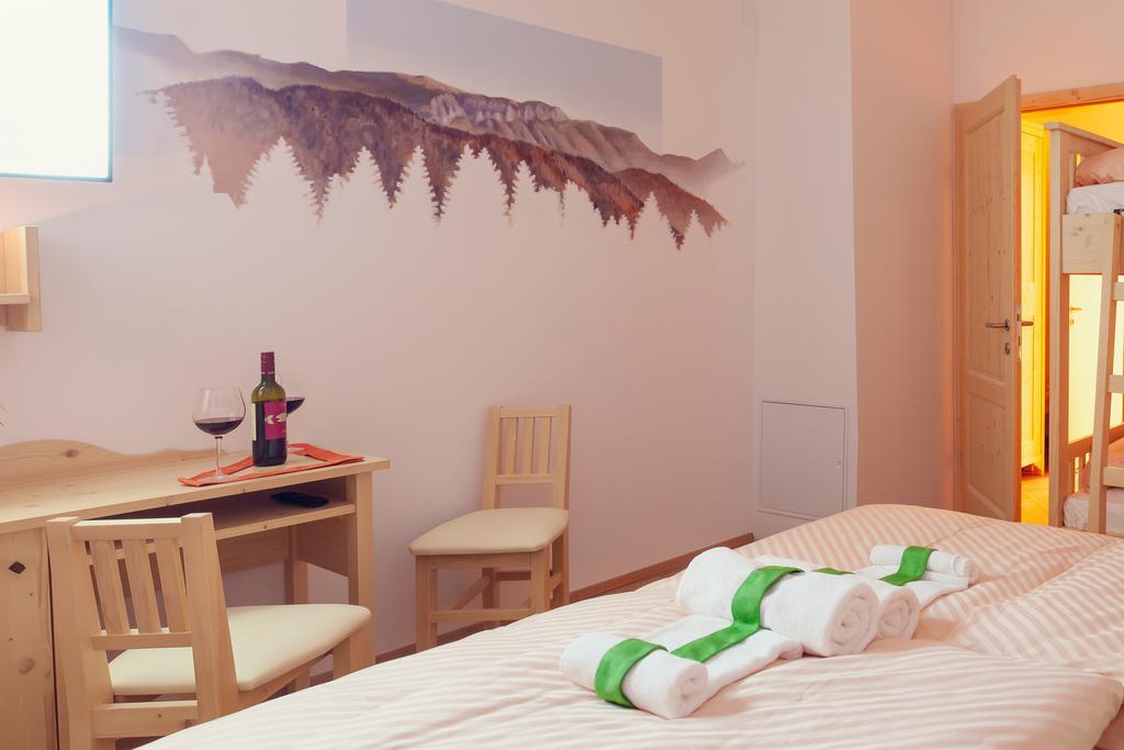Guesthouse Macesen Spodnja Sorica Phòng bức ảnh