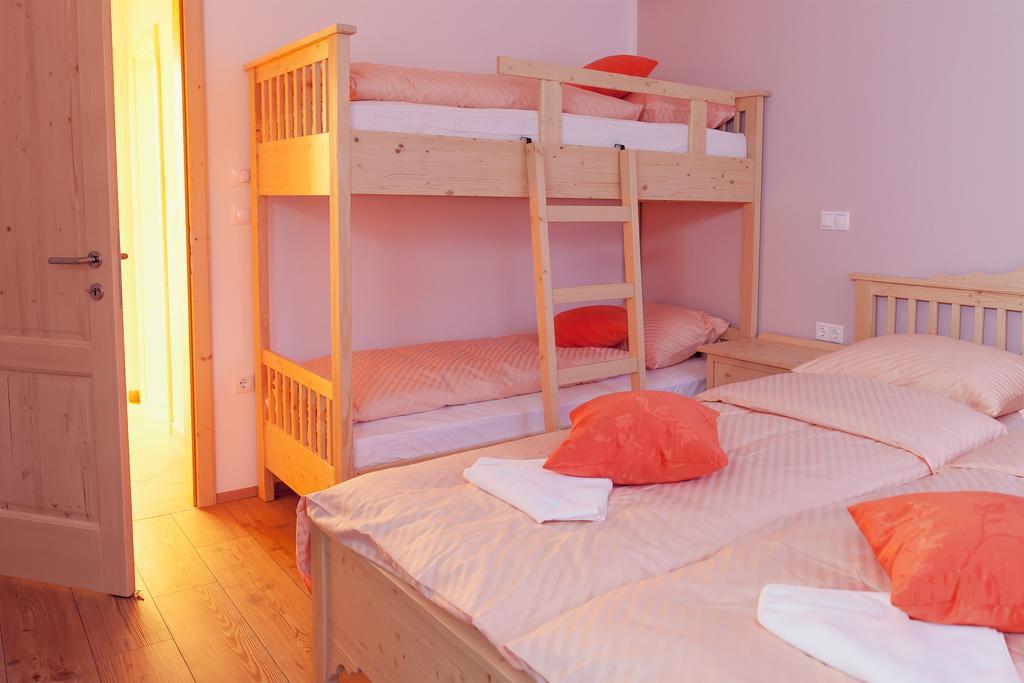 Guesthouse Macesen Spodnja Sorica Phòng bức ảnh