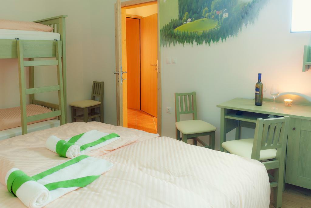 Guesthouse Macesen Spodnja Sorica Phòng bức ảnh